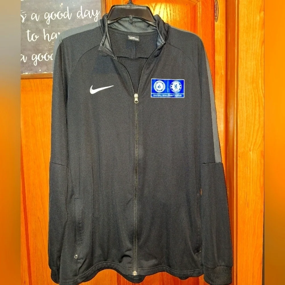 Nike Sourhern Soccer Academy/ Chelsea FC Men's Black Jacket In XL.